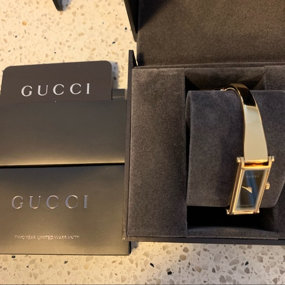 Gucci Ladies Gold Bracelet Watch - Picture 5 of 6